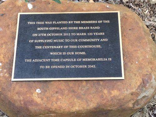 Plaque Closeup : April 2014 Plaque Closeup : April 2014