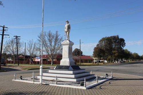 Ariah Park War Memorial : 19-October-2012
