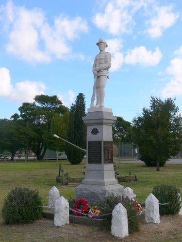 Avenel War Memorial : 16-May-2013 Avenel War Memorial : 16-May-2013