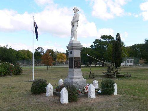 Avenel War Memorial : 16-May-2013 Avenel War Memorial : 16-May-2013
