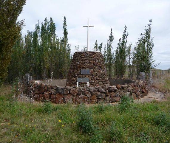 Cairn at Weatherboard : 03-April-2011 (Kent Watson) Cairn at Weatherboard : 03-April-2011 (Kent Watson)