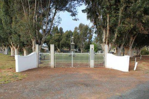 Balranald War Memorial : 04-July-2011