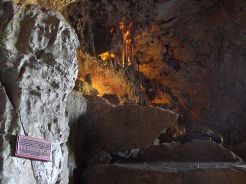 Chifley Cave Plaque : November 2013 Chifley Cave Plaque : November 2013