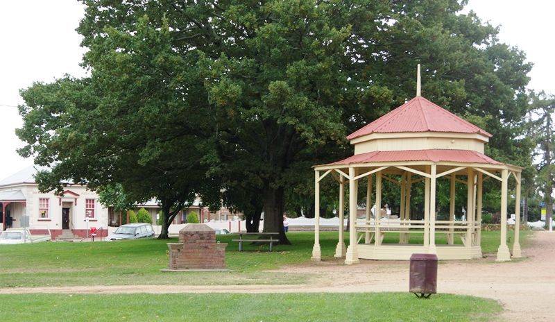 08-April-2015 (Russell Byers) 08-April-2015 (Russell Byers)