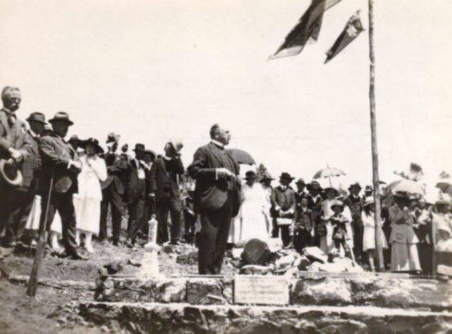 1920 : Governor laying the foundation stone (Bridgetown Historical Society) 1920 : Governor laying the foundation stone (Bridgetown Historical Society)