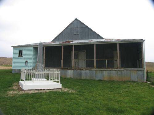 Bungarby War Memorial : 17-October-2011 Bungarby War Memorial : 17-October-2011