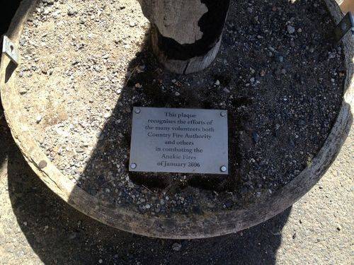 Bushfire Volunteers Plaque : 11-04-2014 Bushfire Volunteers Plaque : 11-04-2014