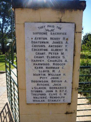 Canowindra Memorial Gates & Park : 29-April-2012 Canowindra Memorial Gates & Park : 29-April-2012