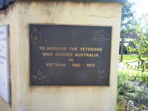 Canowindra Memorial Gates & Park : 29-April-2012