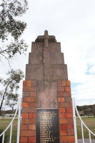Cassilis War Memorial : 19-July-2011