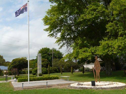 Cavendish War Memorial : 01-November-2011