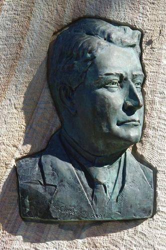 Sir Edmund Barton Sculpture : December 2013