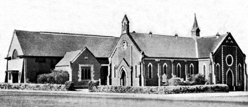 1949 : hall is the building on the left 1949 : hall is the building on the left