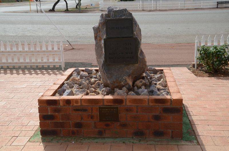 01-May-2013 (Henry Moulds) 01-May-2013 (Henry Moulds)