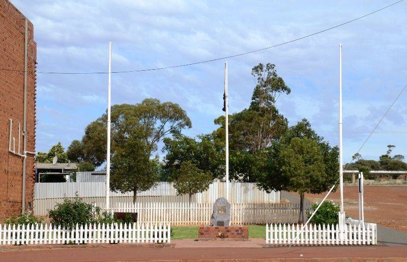 01-May-2013 (Henry Moulds) 01-May-2013 (Henry Moulds)