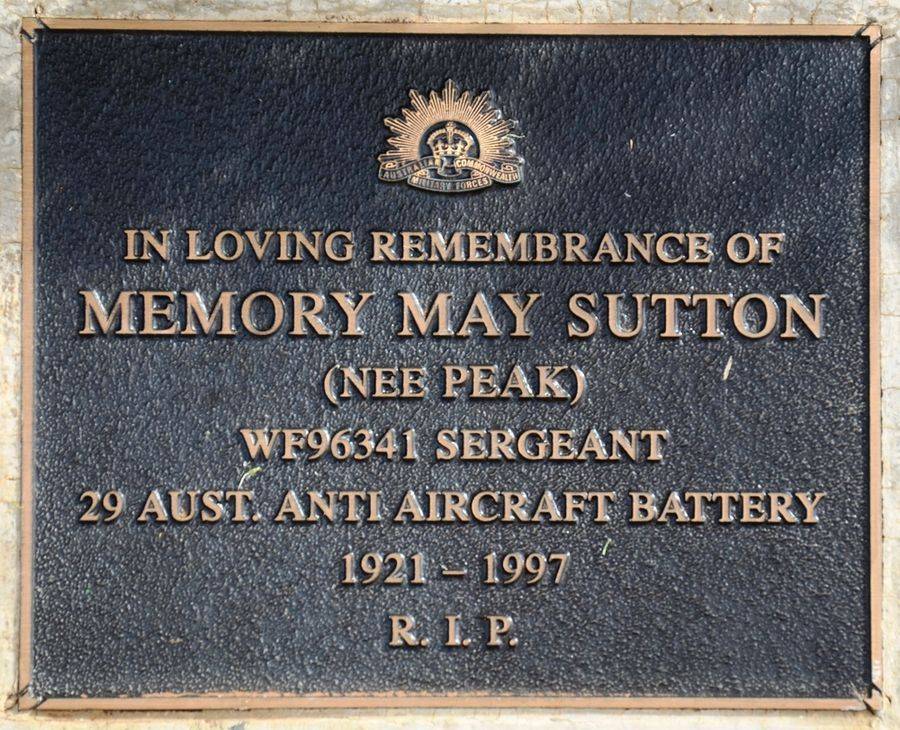 01-May-2013 (Henry Moulds) 01-May-2013 (Henry Moulds)