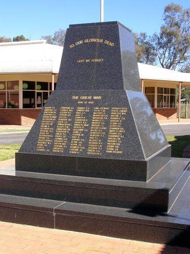 Coonamble War Memorial 2 : 01-August-2014