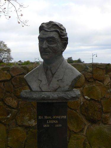 Dame Enid + Joseph Lyons