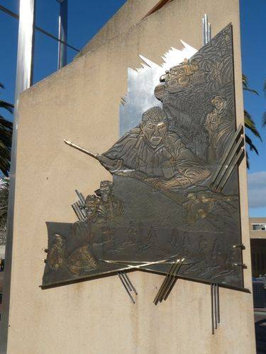 Dandenong Cenotaph and Pillars of Freedom : 12-August-2012