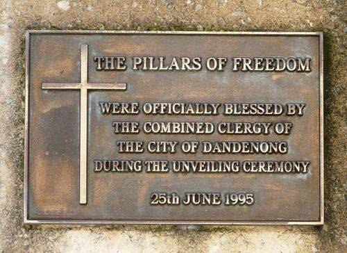Dandenong Cenotaph and Pillars of Freedom : 12-August-2012 Dandenong Cenotaph and Pillars of Freedom : 12-August-2012