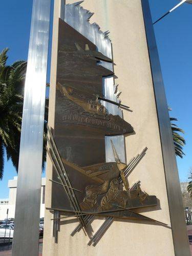 Dandenong Cenotaph and Pillars of Freedom : 12-August-2012 Dandenong Cenotaph and Pillars of Freedom : 12-August-2012