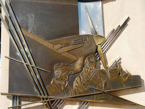 Dandenong Cenotaph and Pillars of Freedom : 12-August-2012 Dandenong Cenotaph and Pillars of Freedom : 12-August-2012