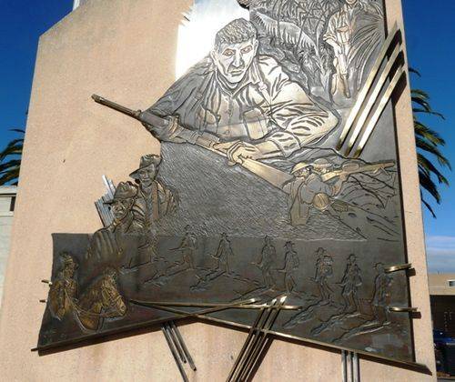 Dandenong Cenotaph and Pillars of Freedom : 12-August-2012 Dandenong Cenotaph and Pillars of Freedom : 12-August-2012