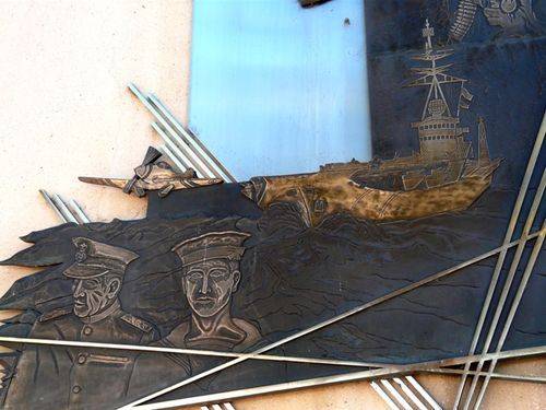 Dandenong Cenotaph and Pillars of Freedom : 12-August-2012 Dandenong Cenotaph and Pillars of Freedom : 12-August-2012