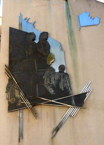 Dandenong Cenotaph and Pillars of Freedom : 12-August-2012 Dandenong Cenotaph and Pillars of Freedom : 12-August-2012