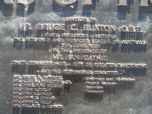 Dandenong Cenotaph and Pillars of Freedom : 12-August-2012 Dandenong Cenotaph and Pillars of Freedom : 12-August-2012
