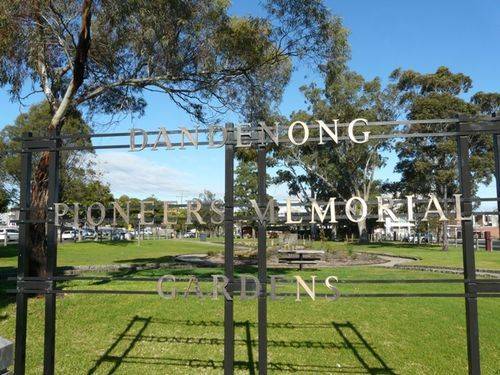 Dandenong Pioneers Memorial Gardens : 12-August-2012