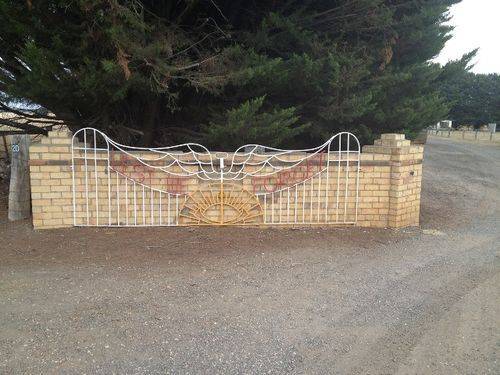 Deans Marsh Memorial Gates : March 2014