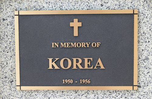 Deniliquin Cenotaph : 18-May-2013 Deniliquin Cenotaph : 18-May-2013