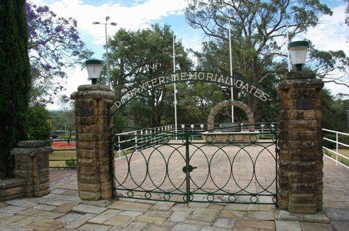 Dr Baxter Memorial Gates : 08-04-2014 Dr Baxter Memorial Gates : 08-04-2014