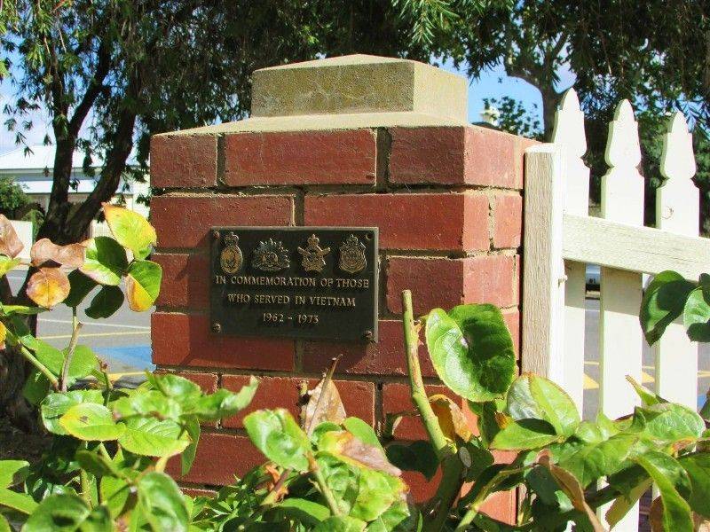 Vietnam Plaque : 26-March-2015