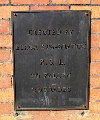 Euroa Memorial Gates : 12-May-2013