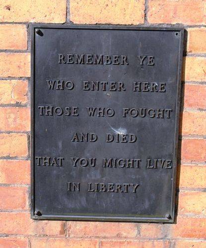 Euroa Memorial Gates : 12-May-2013