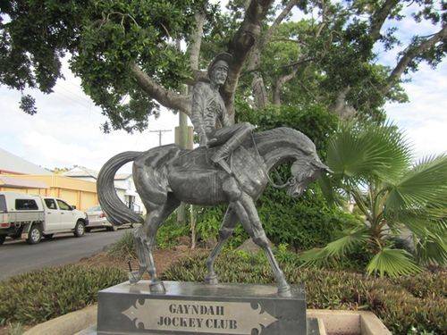 Gayndah Derby Statue : 17-07-2012 Gayndah Derby Statue : 17-07-2012