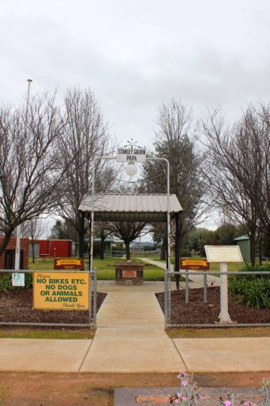 Garden 2 : 26-September-2016 (Roger Johnson)