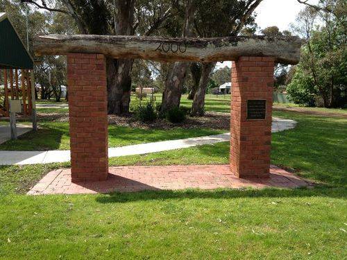 Glenthompson Commemorative Arch : October 2013 Glenthompson Commemorative Arch : October 2013