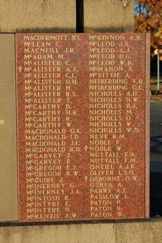 Gundagai War Memorial : 10-July-2011