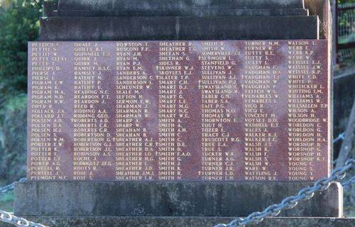 Gundagai War Memorial : 10-July-2011 Gundagai War Memorial : 10-July-2011