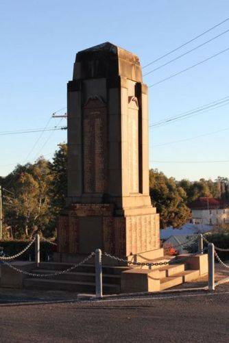 Gundagai War Memorial : 10-July-2011