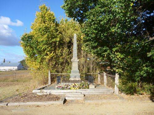 Gundaroo War Memorial : 25-April-2011