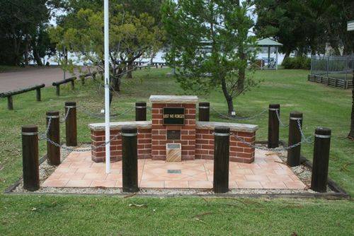 Gwandalan War Memorial 5 : March 2014 Gwandalan War Memorial 5 : March 2014