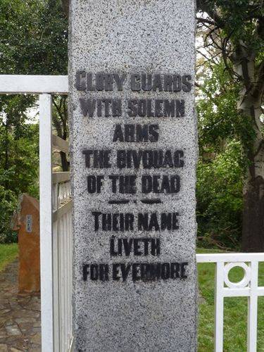 Hepburn Springs Memorial Gates : 21-December-2010 Hepburn Springs Memorial Gates : 21-December-2010