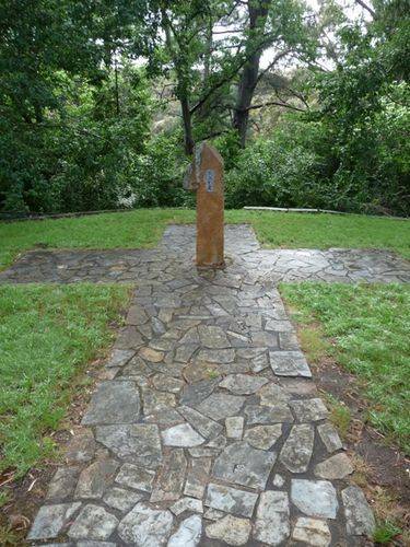 Hepburn Springs Memorial Gates : 21-December-2010 Hepburn Springs Memorial Gates : 21-December-2010