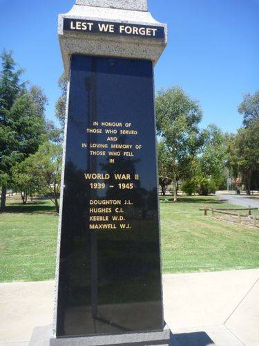 Howlong War Memorial : 17-January-2013