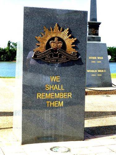 Innisfail Cenotaph : 20-07-2013