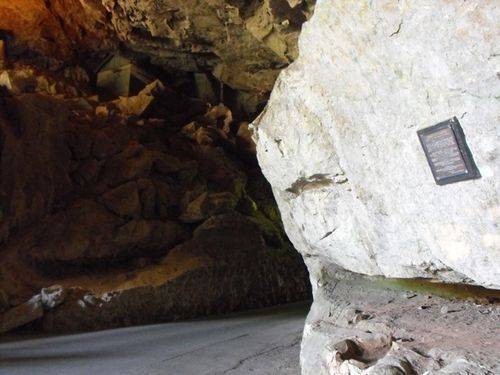 Jenolan Caves Discovery Plaque : October 2013
